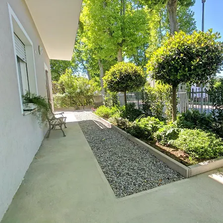 Apartment Nicola House La Pineta